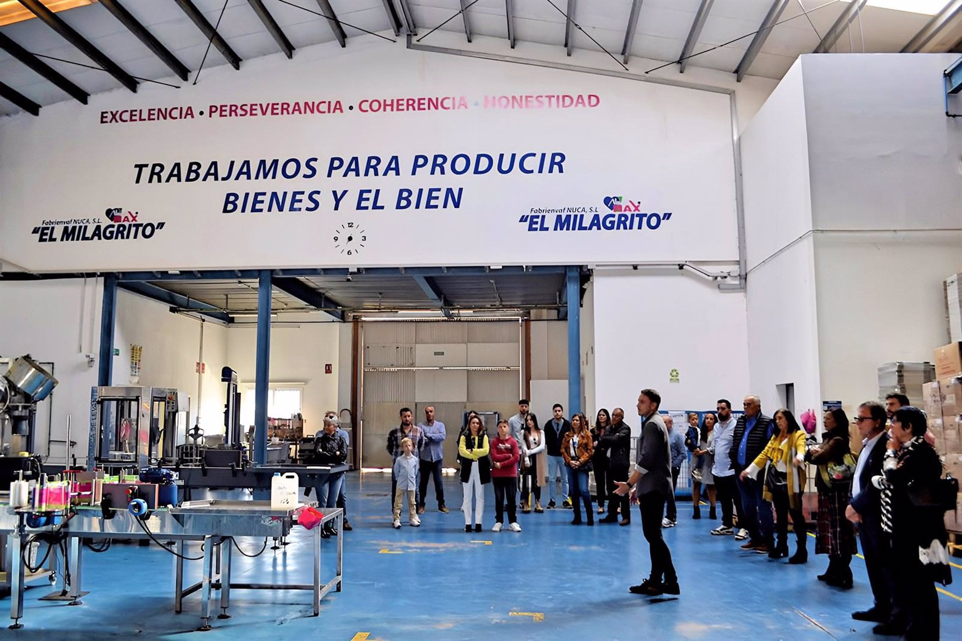 El Milagrito muestra sus instalaciones y los proyectos de crecimiento a su plantilla en el primer &#039;Family day&#039;