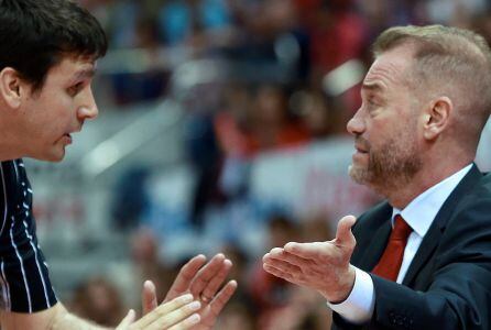El entrenador argentino del Montakit Fuenlabrada, Néstro García, durante el parido contra el Tecnyconta Zaragoza correspondiente a la jornada 33 de Liga Endesa.