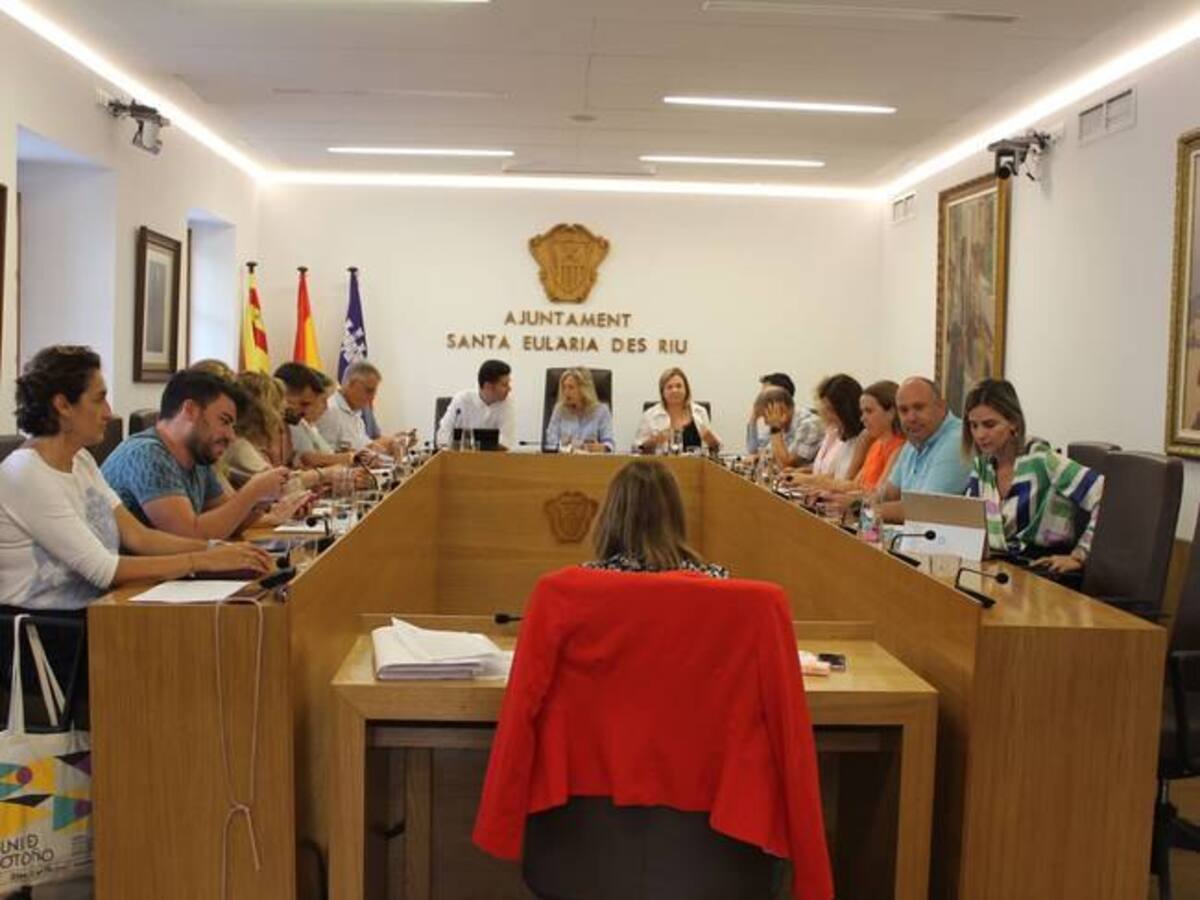 El PSOE exige a la alcaldesa de Santa Eulària la retirada definitiva del concurso de gestión de los espacios culturales