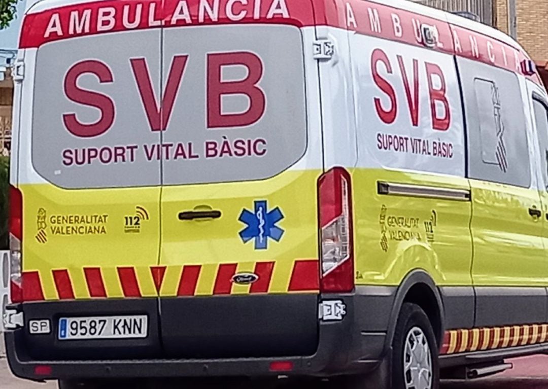 Foto de archivo de ambulancia de Soporte Vital Básico (SVB)