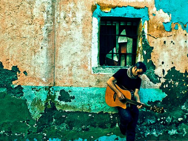 El cantautor canario Luis Quintanta convierte en canción una de las noticias más importantes de la semana en la sección la 'Cantactualidad' de 'Hoy por Hoy Las Palmas'