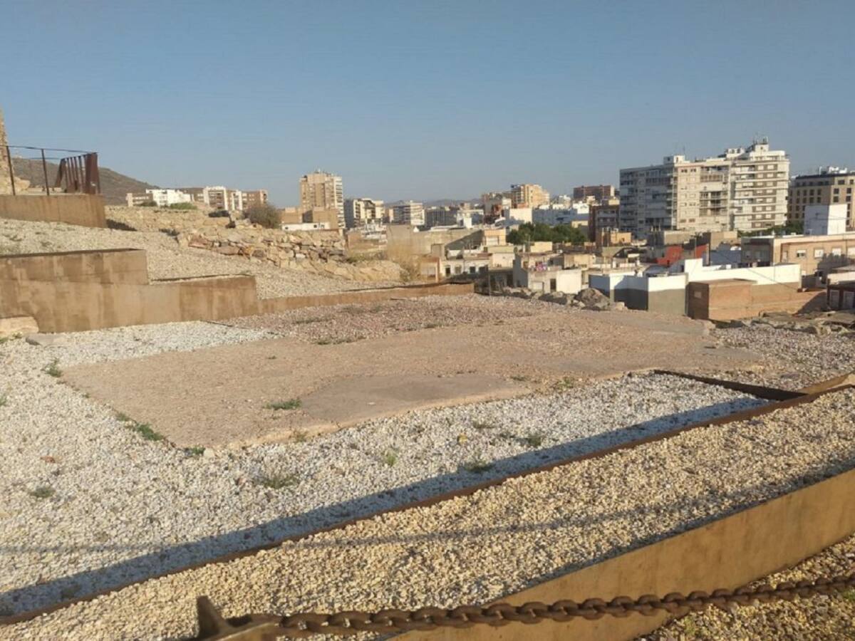 Finalizan las obras de conservación del parque de la cima del Molinete