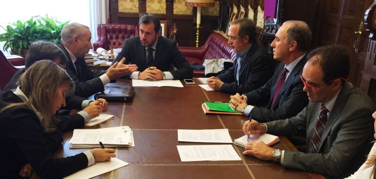 Reunión del equipo de gobierno con responsables de ADIF