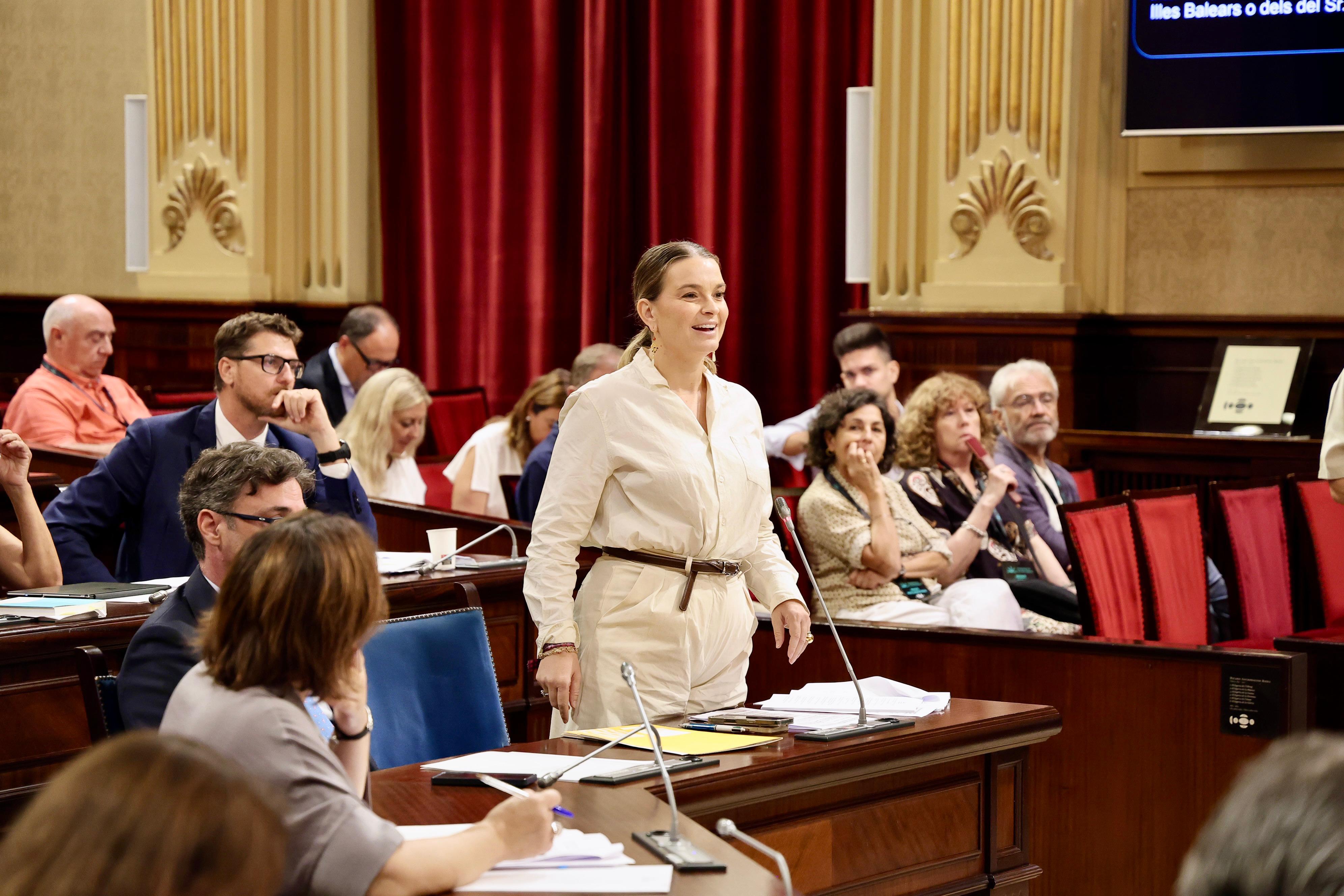 Imagen de Marga Prohens en el Parlament