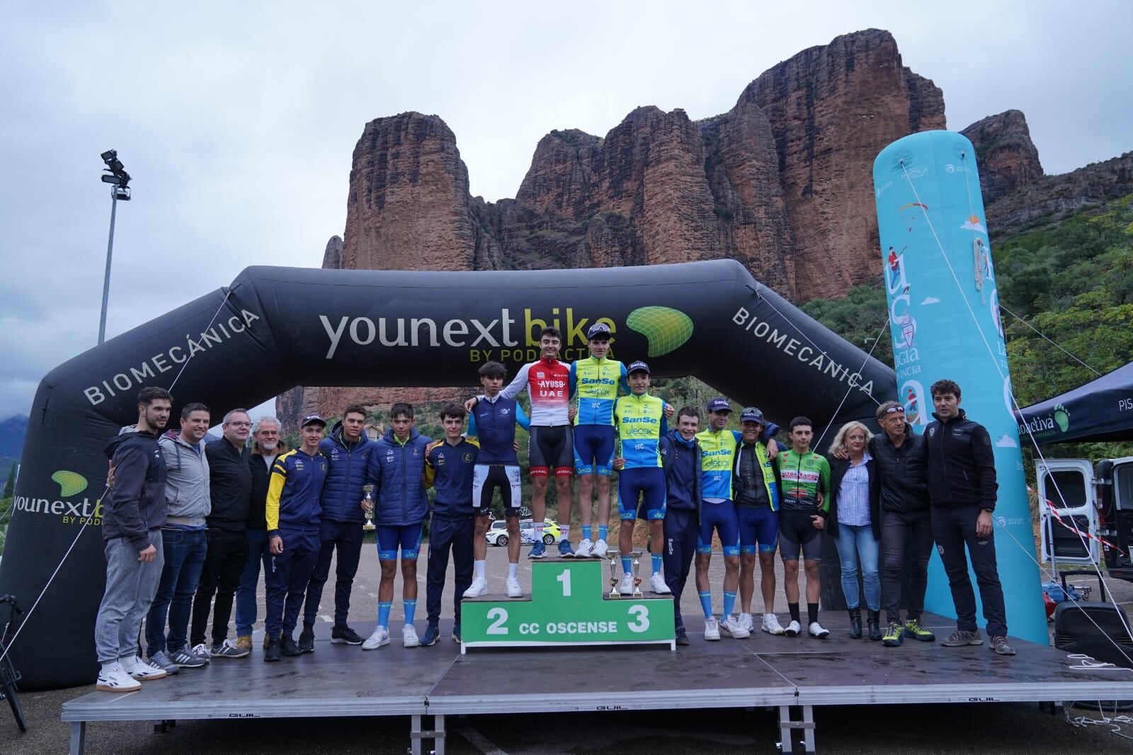 Podio final del Memorial Mariano Cabrero de ciclismo