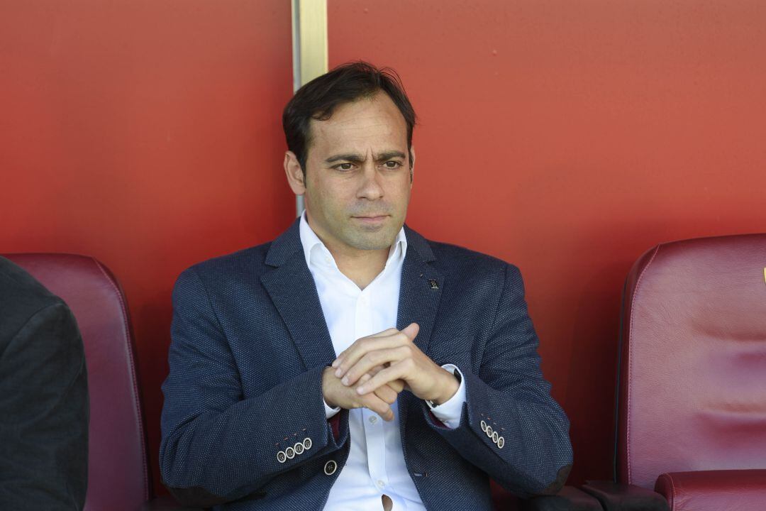 Fran Fernández en el banquillo del Estadio.