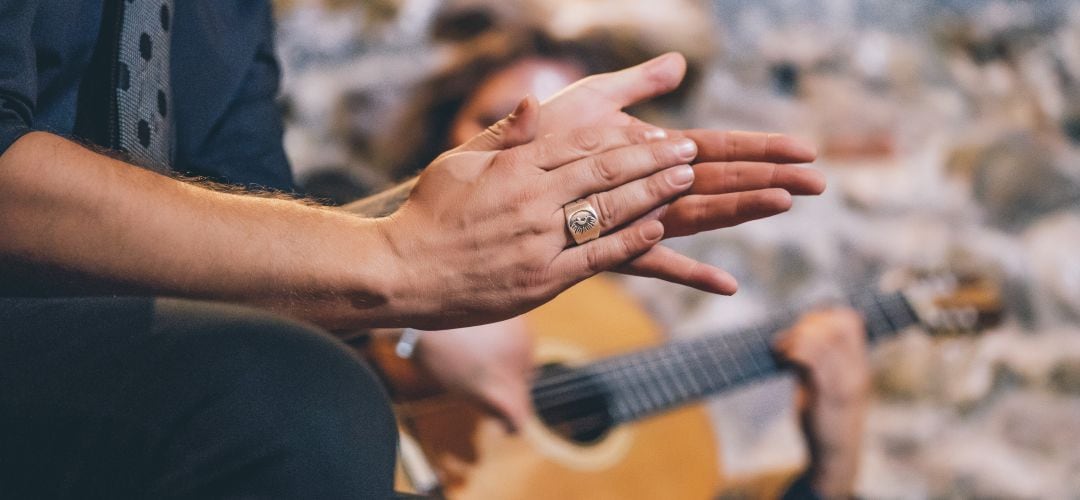 Una actuación flamenca con toque y cante