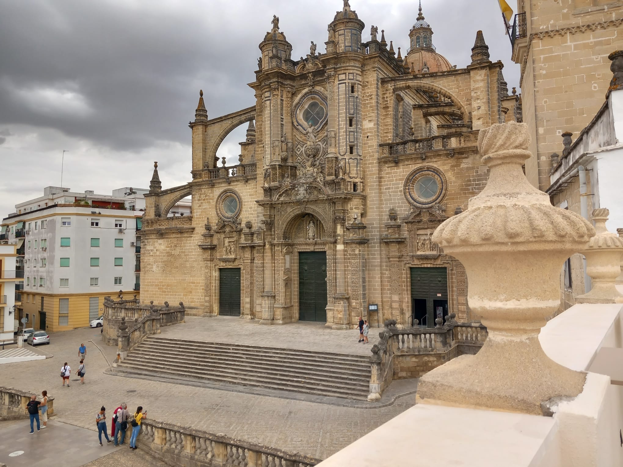 Vistas de la Catedral de Jerez desde el restaurante Asidonia