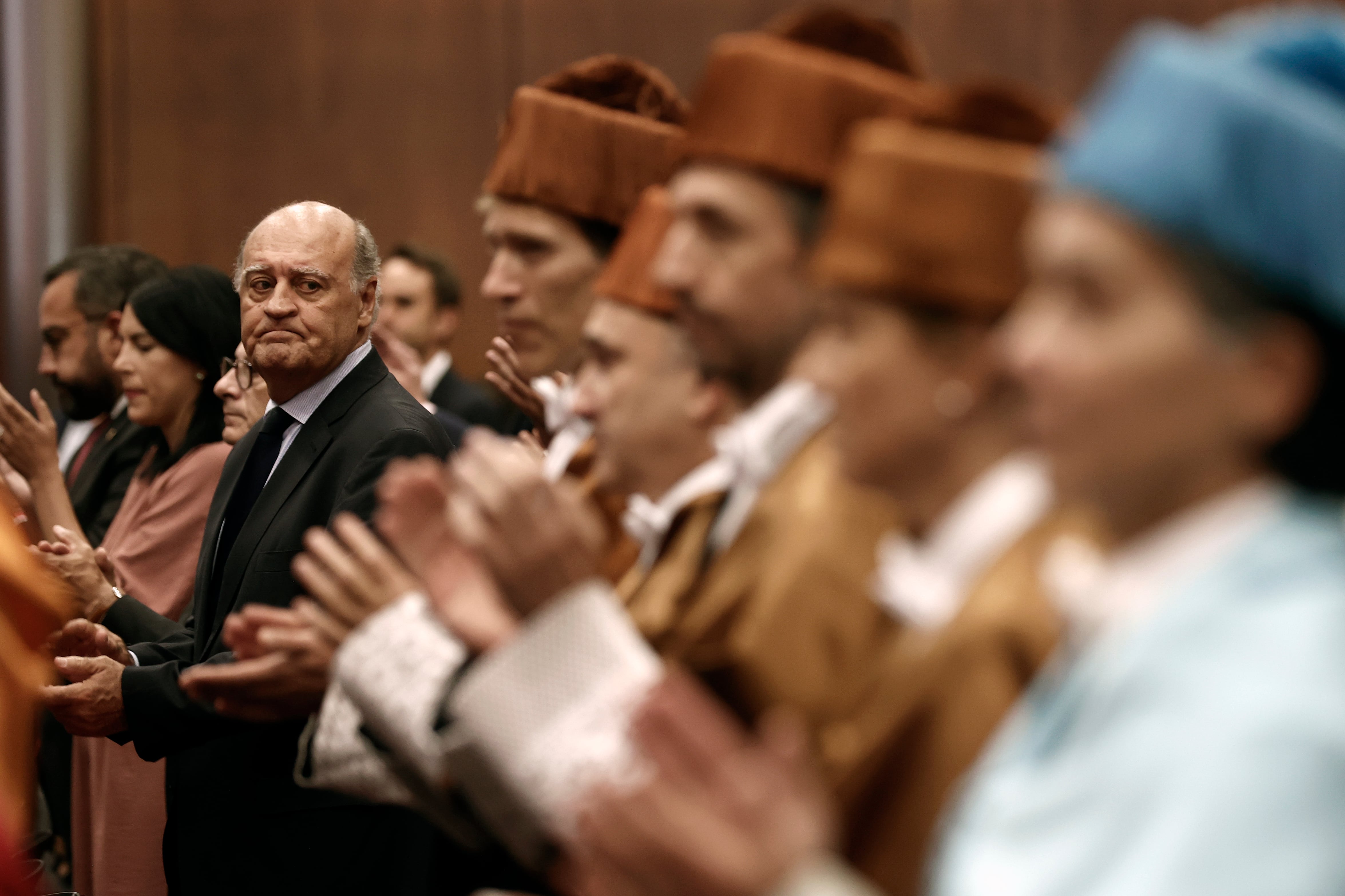 El presidente del Tribunal Superior de Justicia de Navarra (TSJN), Joaquín Galve (i) durante el acto de apertura del curso de la Universidad Pública de Navarra