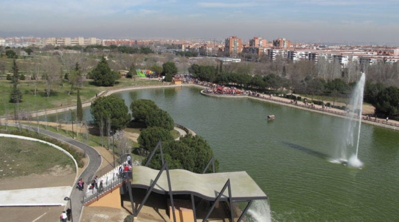 El parque de La Alhóndiga acoge una decena de food trucks