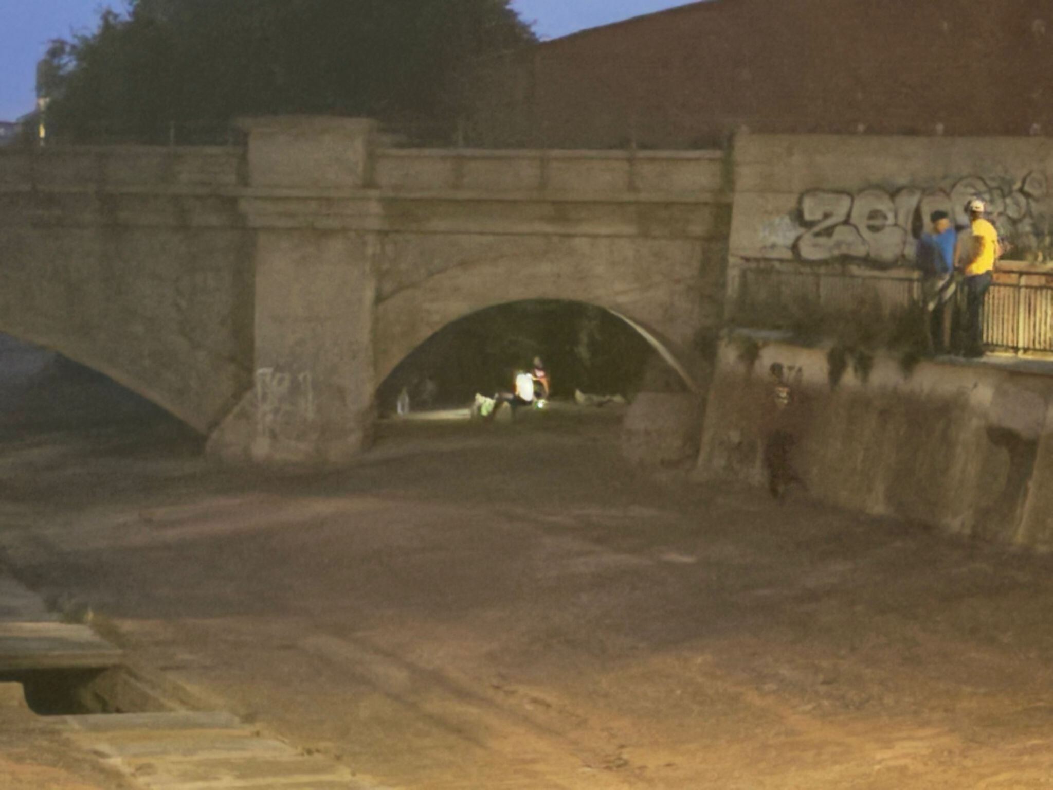 Temporeros, viviendo bajo el puente en Medina del Campo