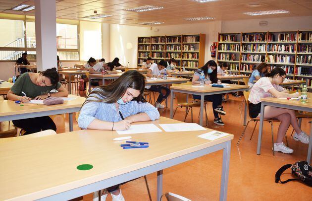 Estudiantes durante la realización de las pruebas en Puertollano