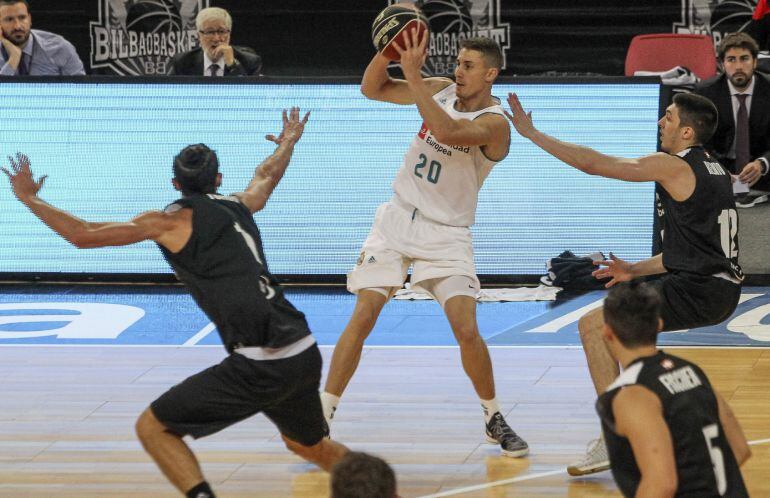 El jugador del Real Madrid, Jaycee Carroll durante el partido de la segunda jornada de la Liga Endesa.