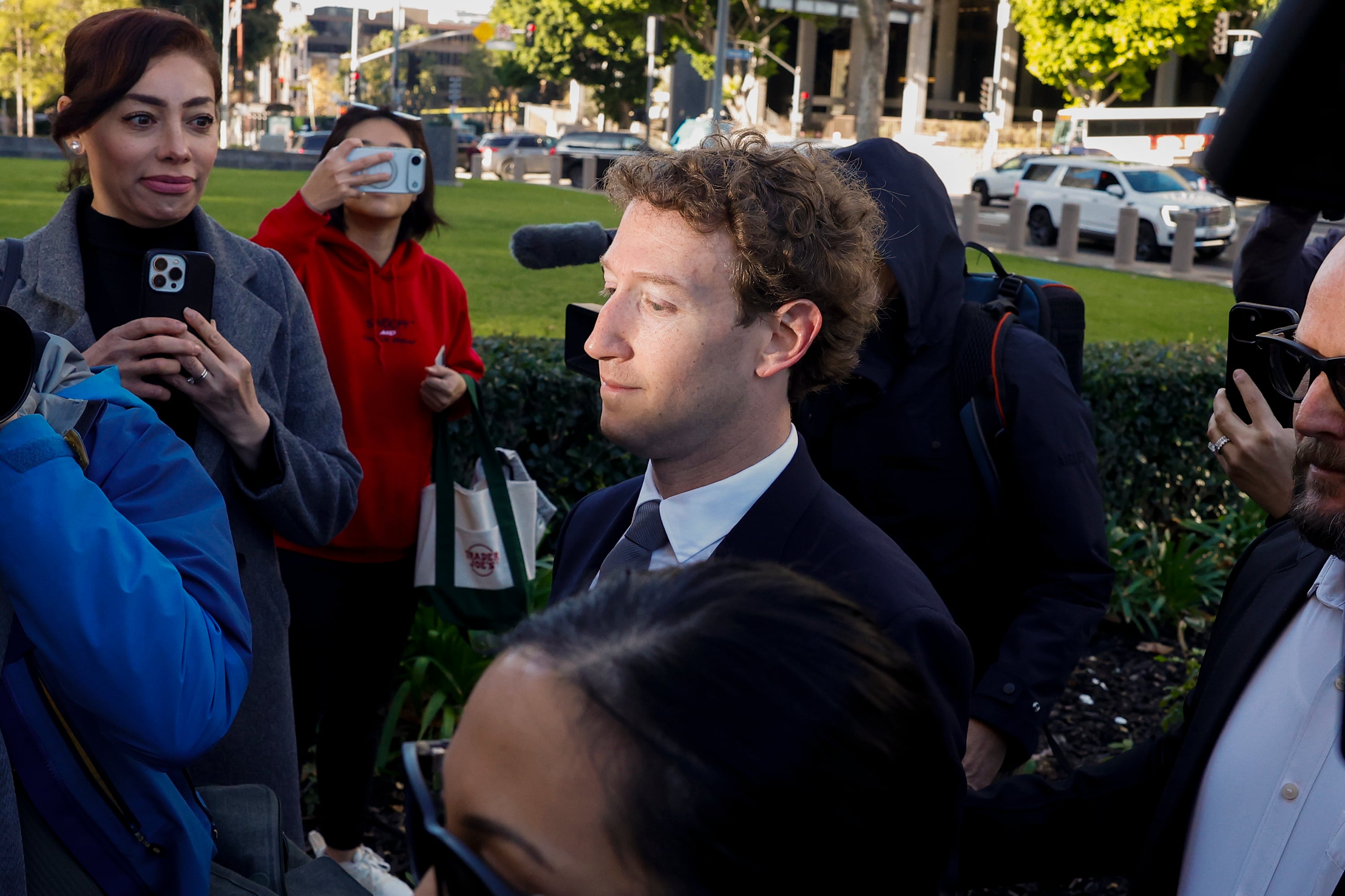 Mark Zuckerberg, CEO de Meta, llega a la Corte Suprema Los Angeles