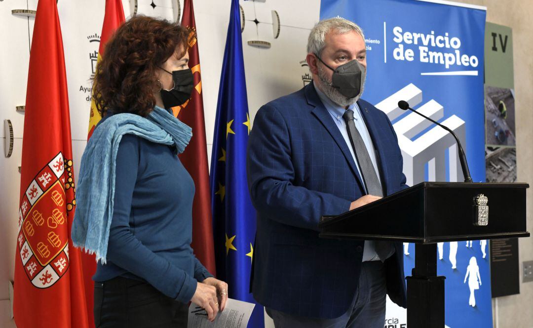 Concejal de Empleo, Comercio y Mercados del Ayuntamiento de Murcia,  Juan Vicente Larrosa