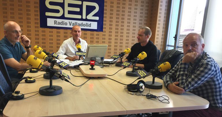 Alberto Jiménez (i), Antonio Álamo y Jordi Rebellón en los estudios de Radio Valladolid