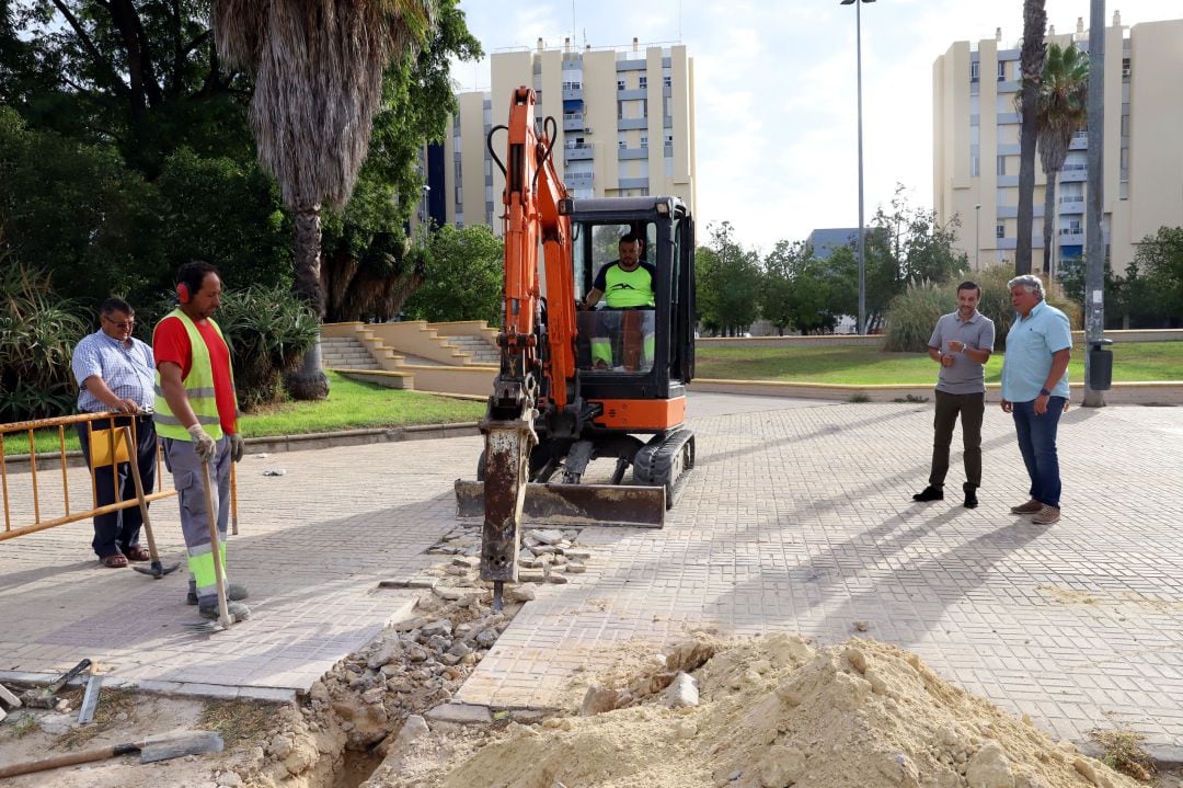 José Antonio Díaz durante la visita a las obras 