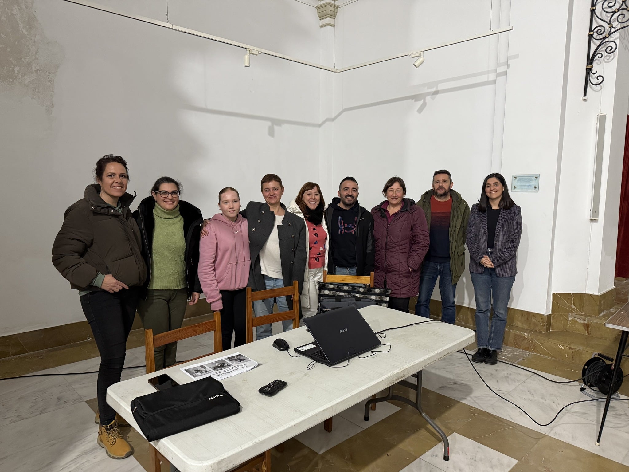 Momento de la charla en la ermita de San Antón
