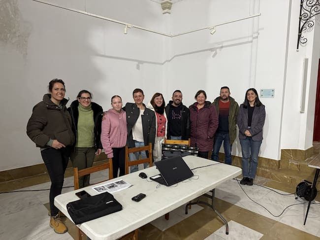 Momento de la charla en la ermita de San Antón