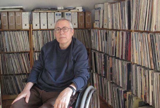 Matías Uribe en su estudio de trabajo