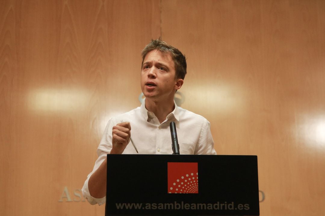 El portavoz de Más Madrid en la Asamblea, Íñigo Errejón, tras reunirse con el presidente en la primera jornada de la tercera ronda de contactos. 
 