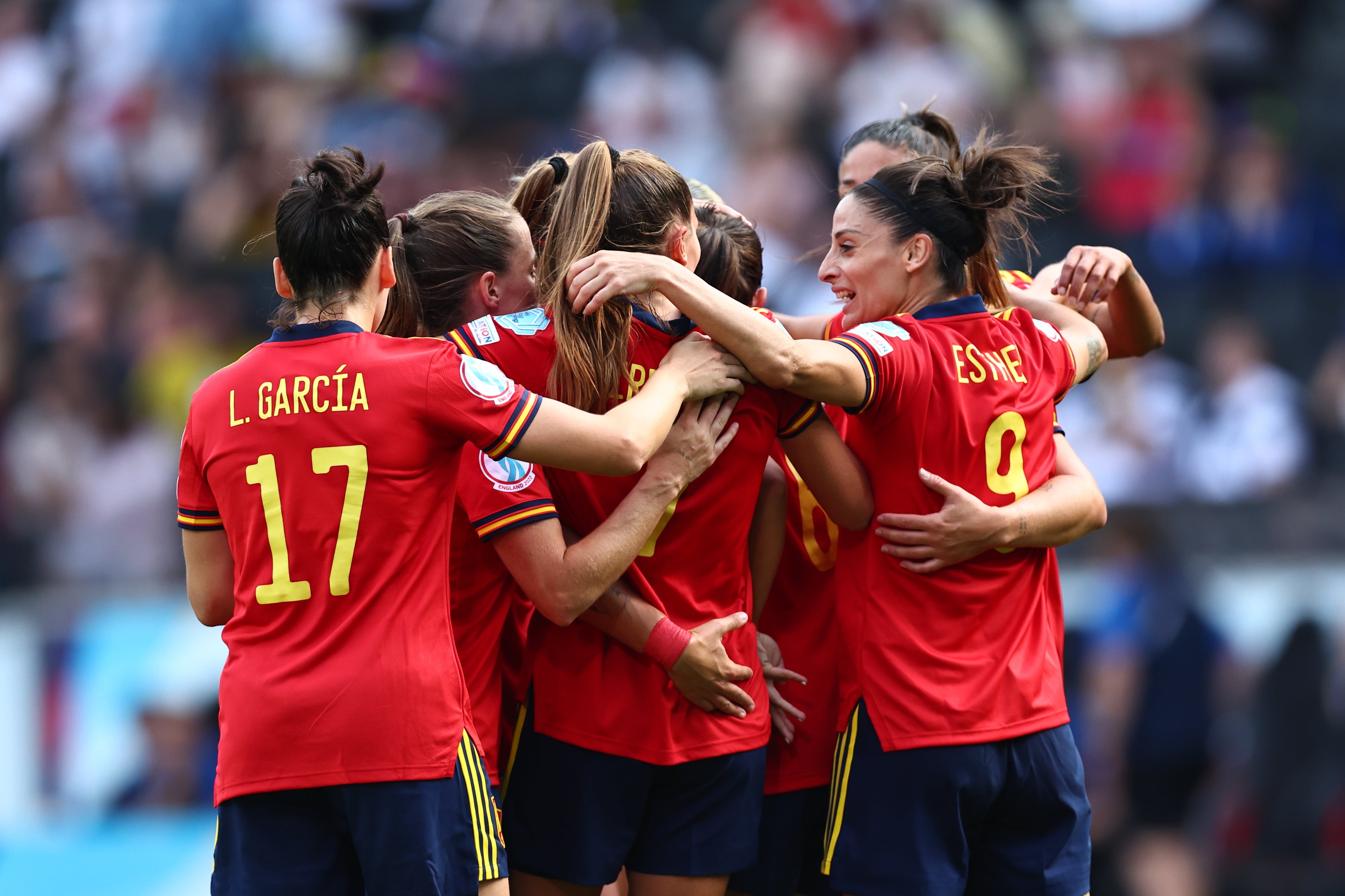 España celebra el segundo  gol