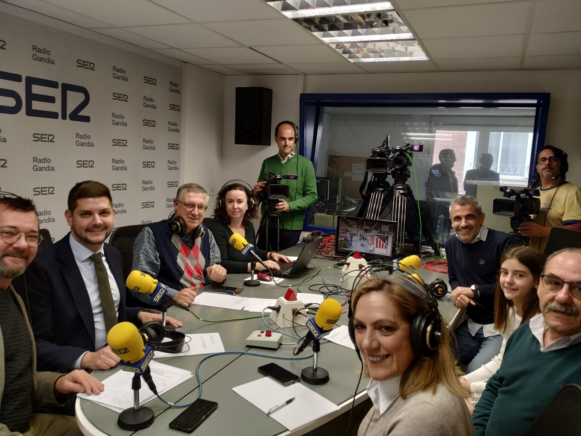 Un momento de la última jornada de la campaña del Preventorio con el alcalde y representantes de la Fallas y la Semana Santa de Gandia.