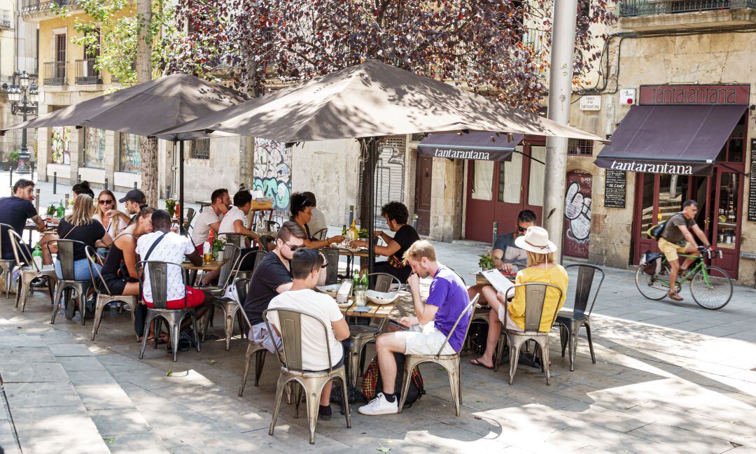 El cierre de bares y restaurantes se aplaza en Cataluña.