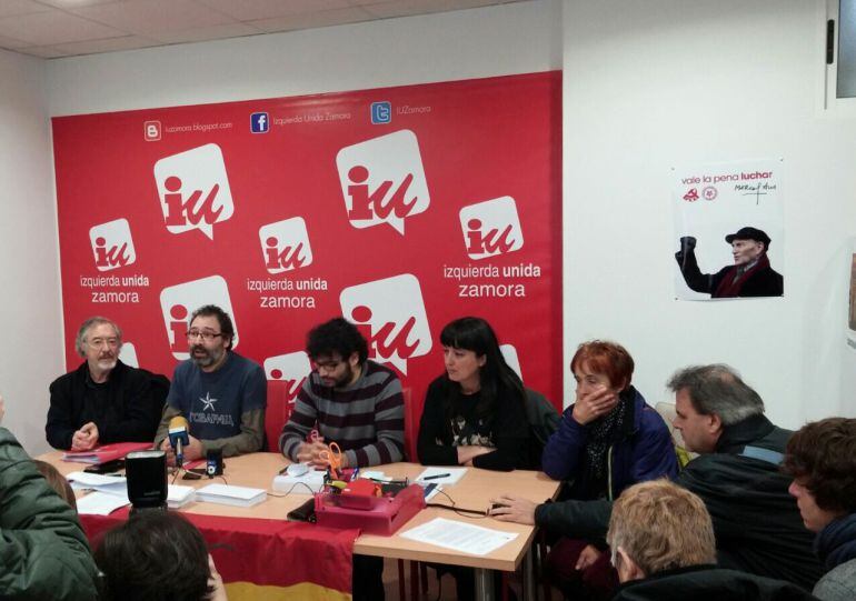 De izquierda a derecha: Francisco Molina, Miguel Ángel Viñas, David Viñas, Rocío Ramos y Maribel Muriel, miembros del nuevo Consejo Político Provicnial de Izquierda Unida