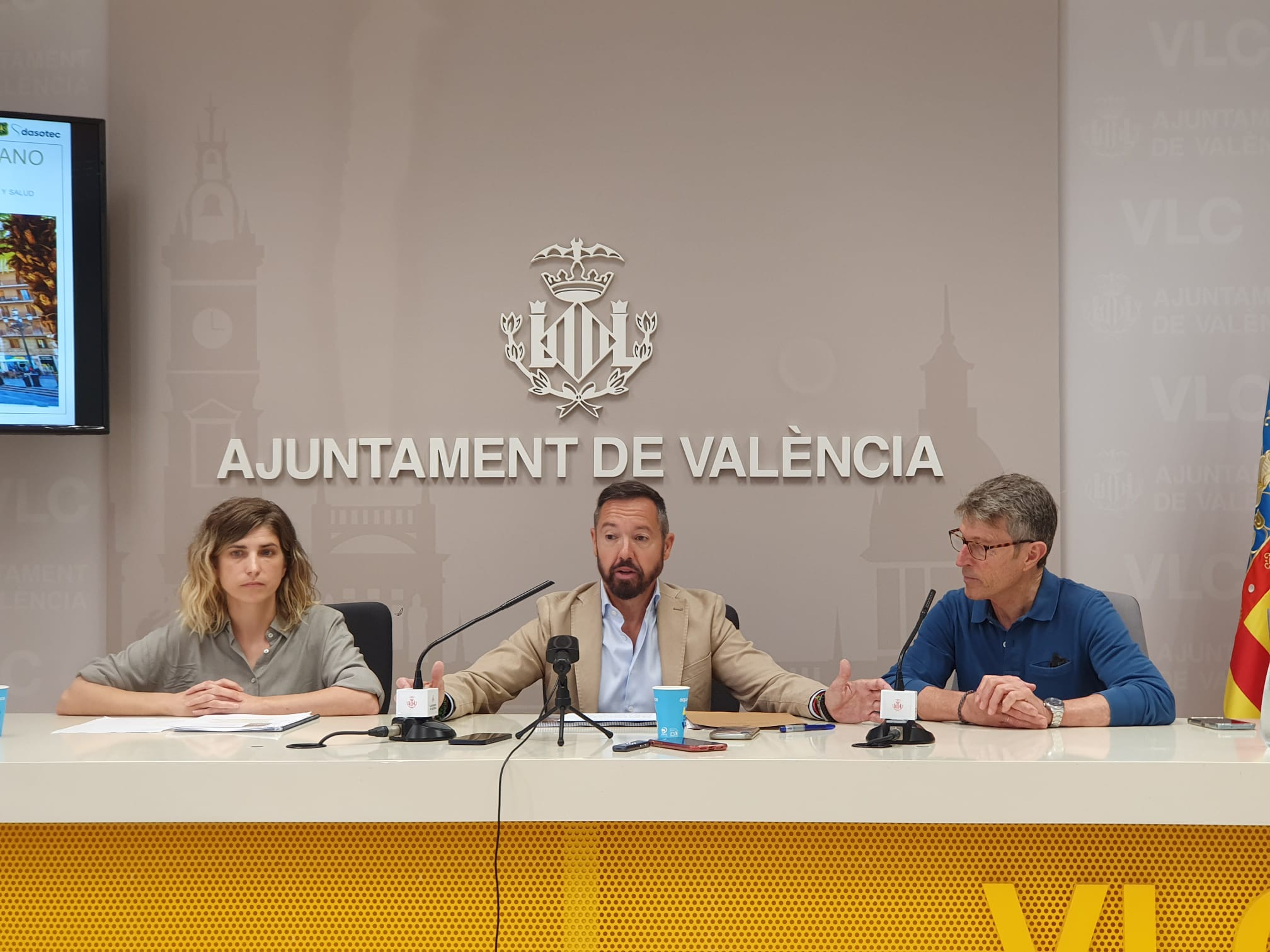 El concejal de Empleo de València, Juanma Badenas, en una rueda de prensa este miércoles en el Ayuntamiento de la ciudad.