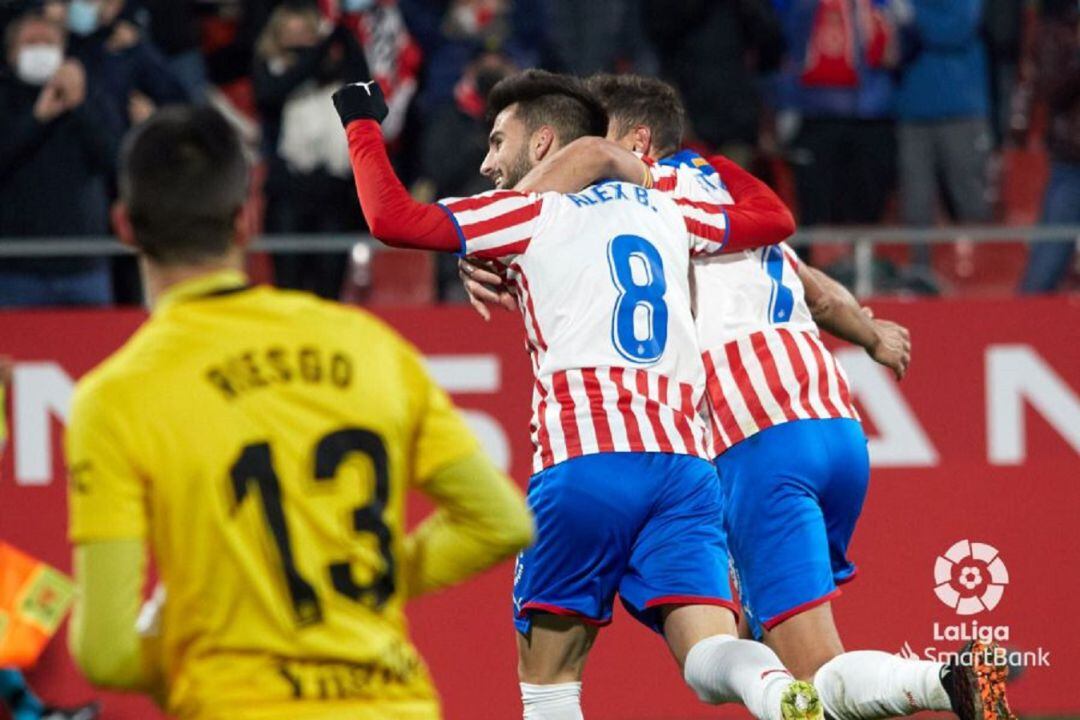 Baena i Stuani celebren el segon gol del partit.