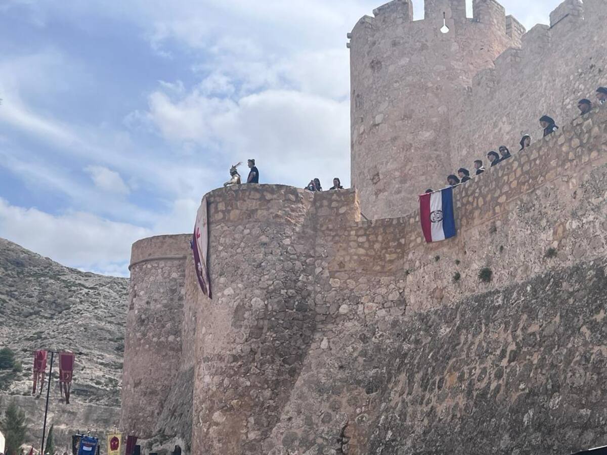 Villena, entre la pólvora de la Guerrilla y la Embajada del Bando Moro al Cristiano al pie del Castillo de la Atalaya