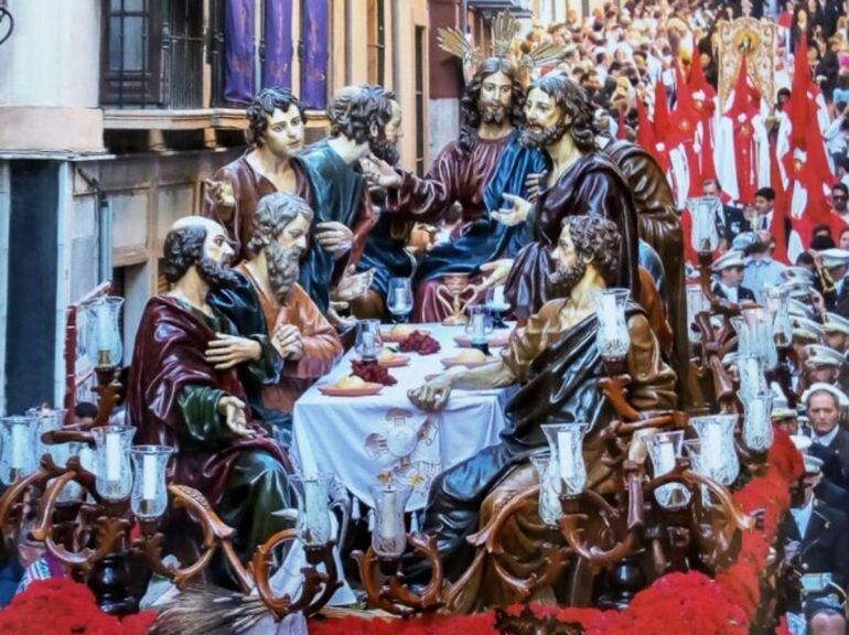 Detalle de la fotografía de Fernando López, con el paso de misterio de la Santa Cena que ha ilustrado el cartel de la Semana Santa de Granada 2018