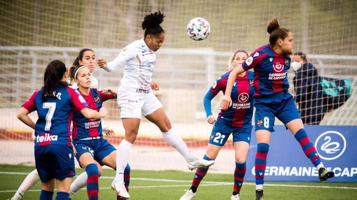 Pamela Tajonar: "Pasa que a los equipos sin tanto nombre no se les destacan los errores arbitrales"