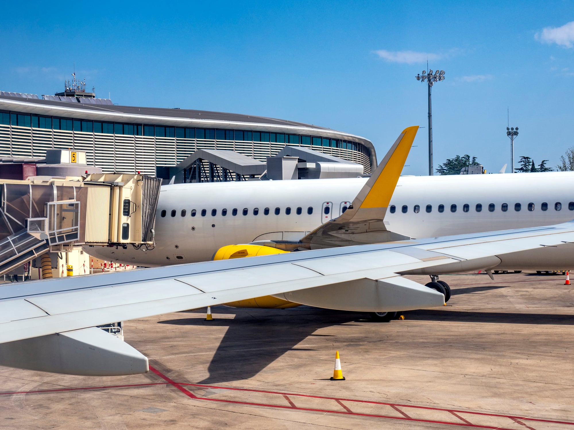 Un avión en el aeropuerto de Manises en una imagen de archivo