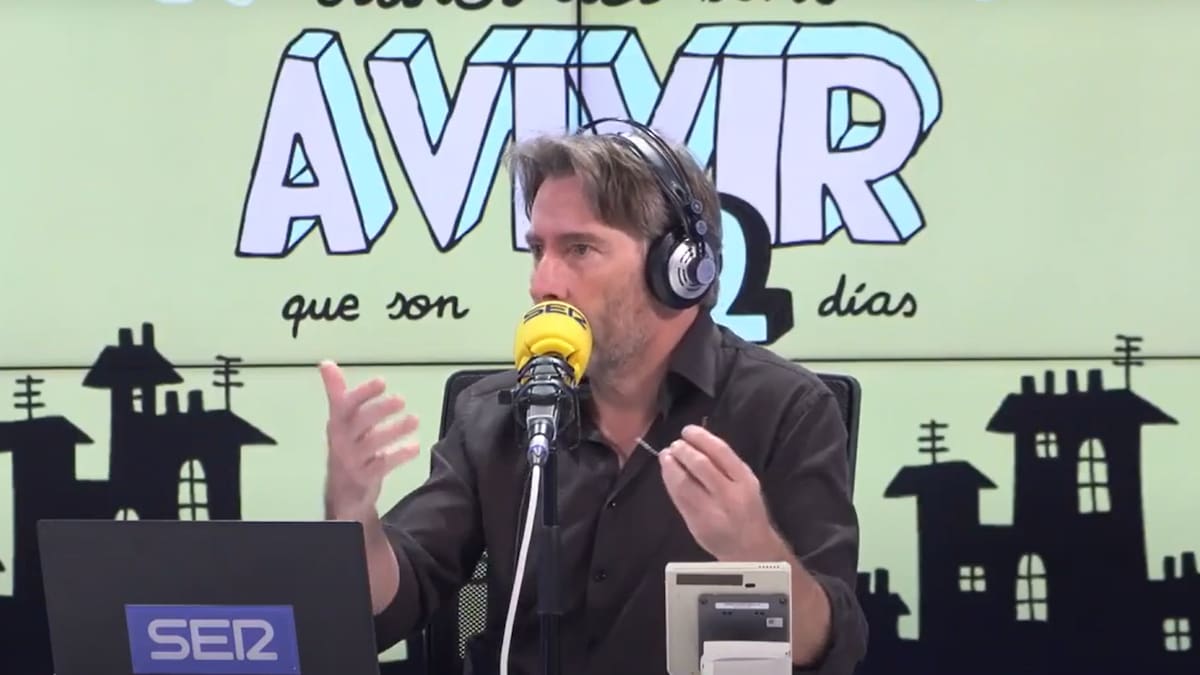 La Tertulia de Cómicos | La broma de Miguel Maldonado a Javier del Pino en 'A vivir' que ha dejado sin palabras al presentador: "¡Fuera las caretas!"