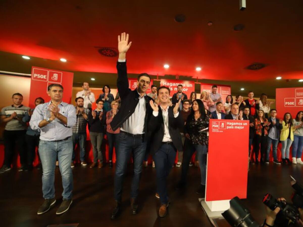 Pedro Sánchez: "Será un gobierno socialista el que terminará la A32"
