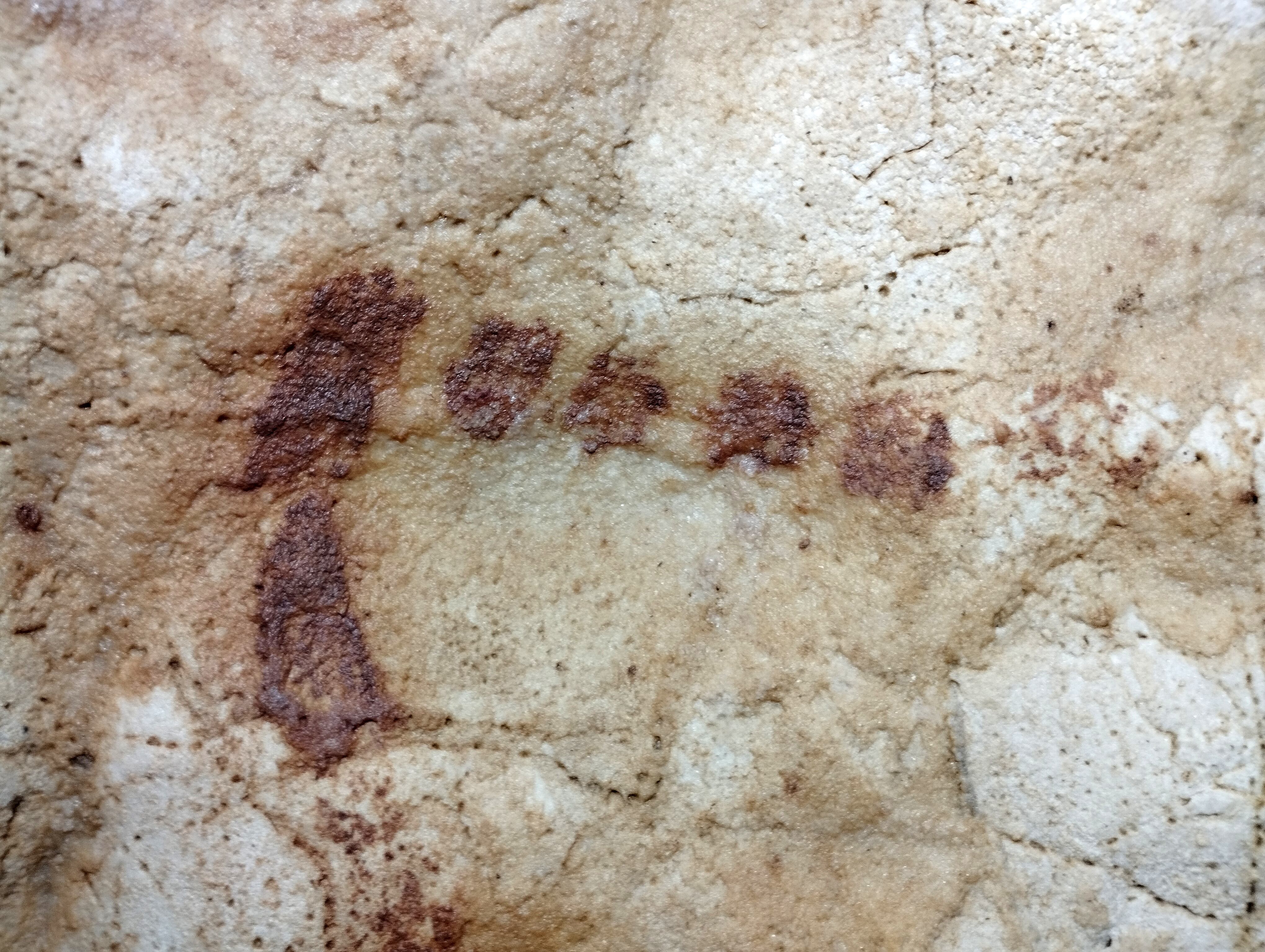 Huellas de paleolítico en las cuevas de Rincón de la Victoria, Málaga