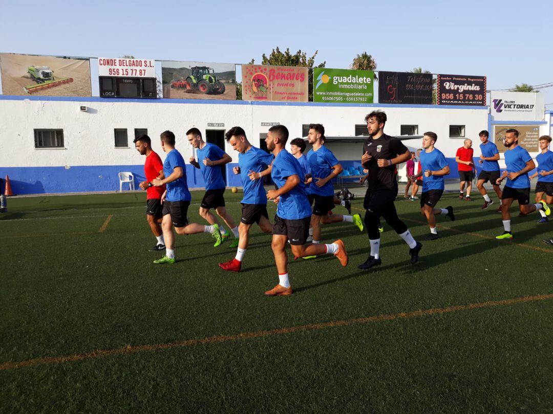 Primer entrenamiento de la nueva temporada en el Fernández Marchán