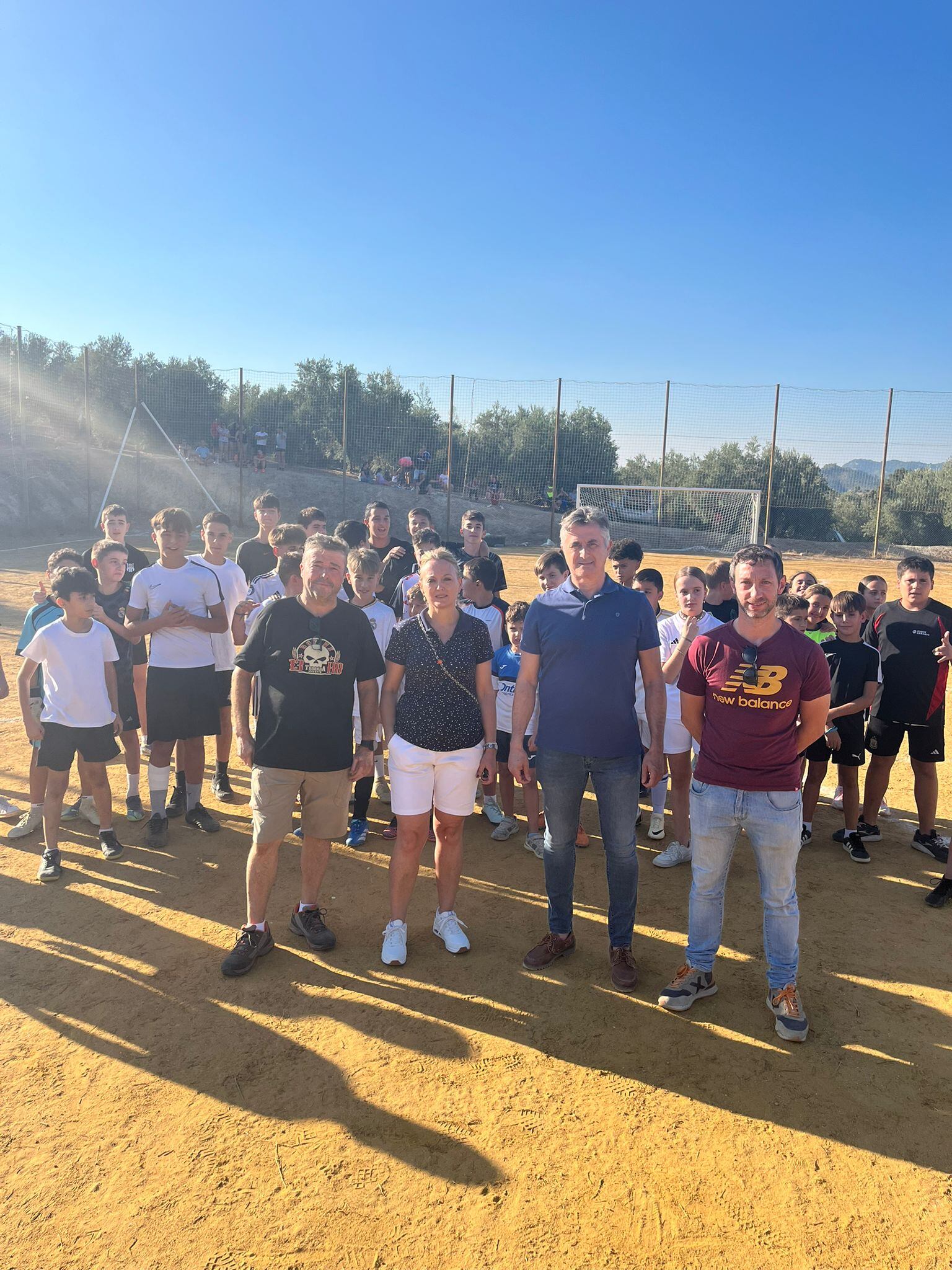 El diputado de Infraestructuras Municipales, José Luis Agea, en Burunchel, con el alcalde de La Iruela, Daniel Sánchez, y el pedáneo de Burunchel, Ramón Bustos.