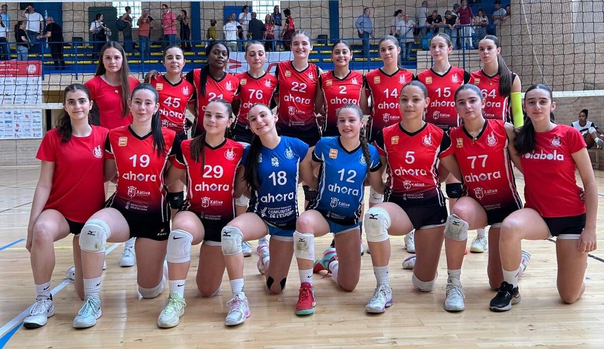 Equipo juvenil femenino del CV Xàtiva en Zaragoza