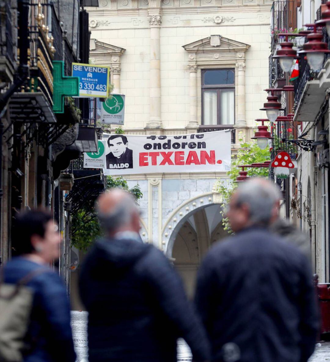 El histórico dirigente de ETA José Javier Zabaleta Elosegi, &quot;Baldo&quot; es homenajeado en su localidad natal Hernani tras abandonar la cárcel en la que pasó 28 años