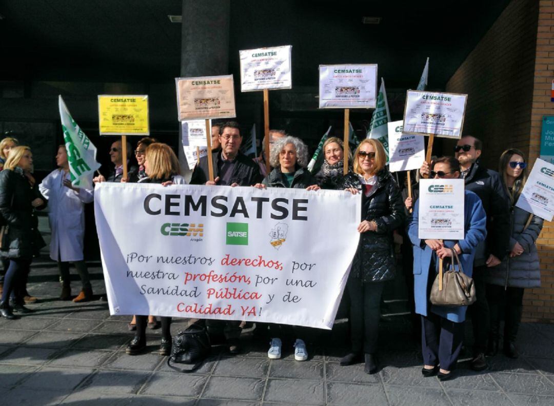 Concentración en el centro de salud del Paseo de Sagasta de Zaragoza 