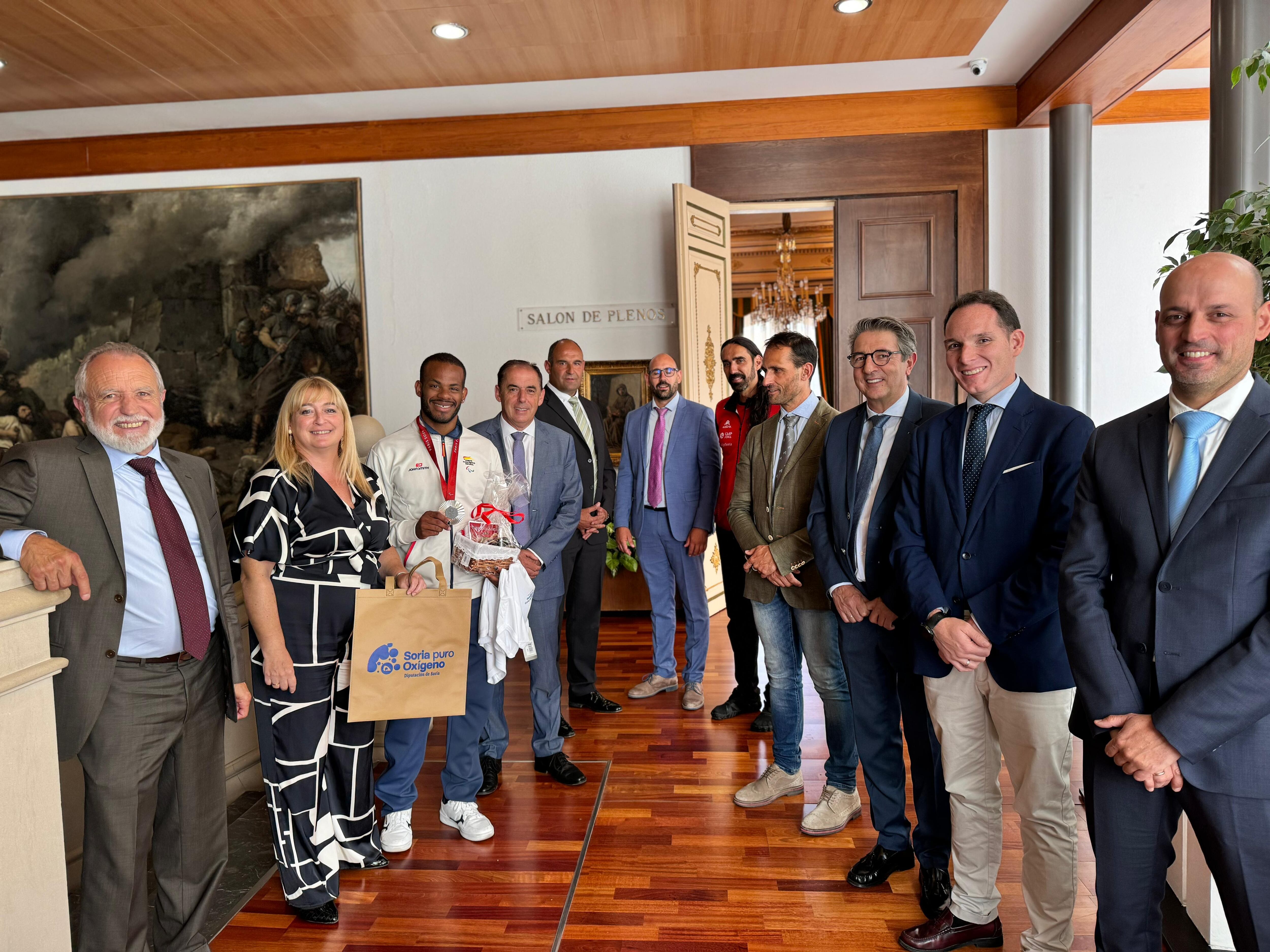 El atleta David José Pineda, recibido en la Diputación Provincial de Soria.