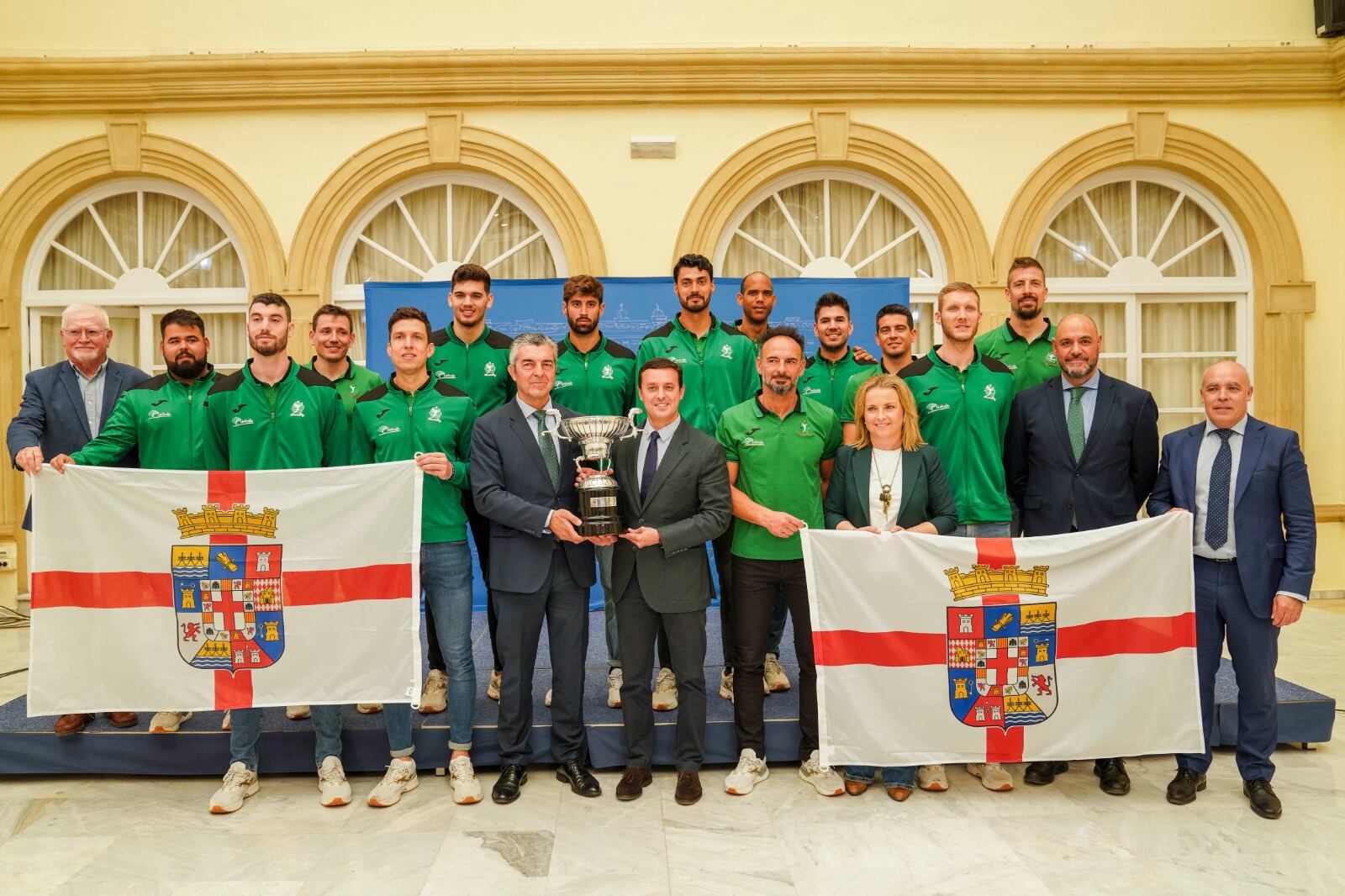 Los campeones de la Superliga en la Diputación.