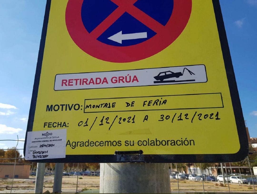 Señal de prohibición de estacionar en el entorno del recinto ferial. 