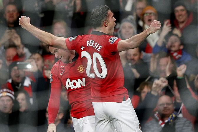 Van Persie celebra su gol ante el Arsenal