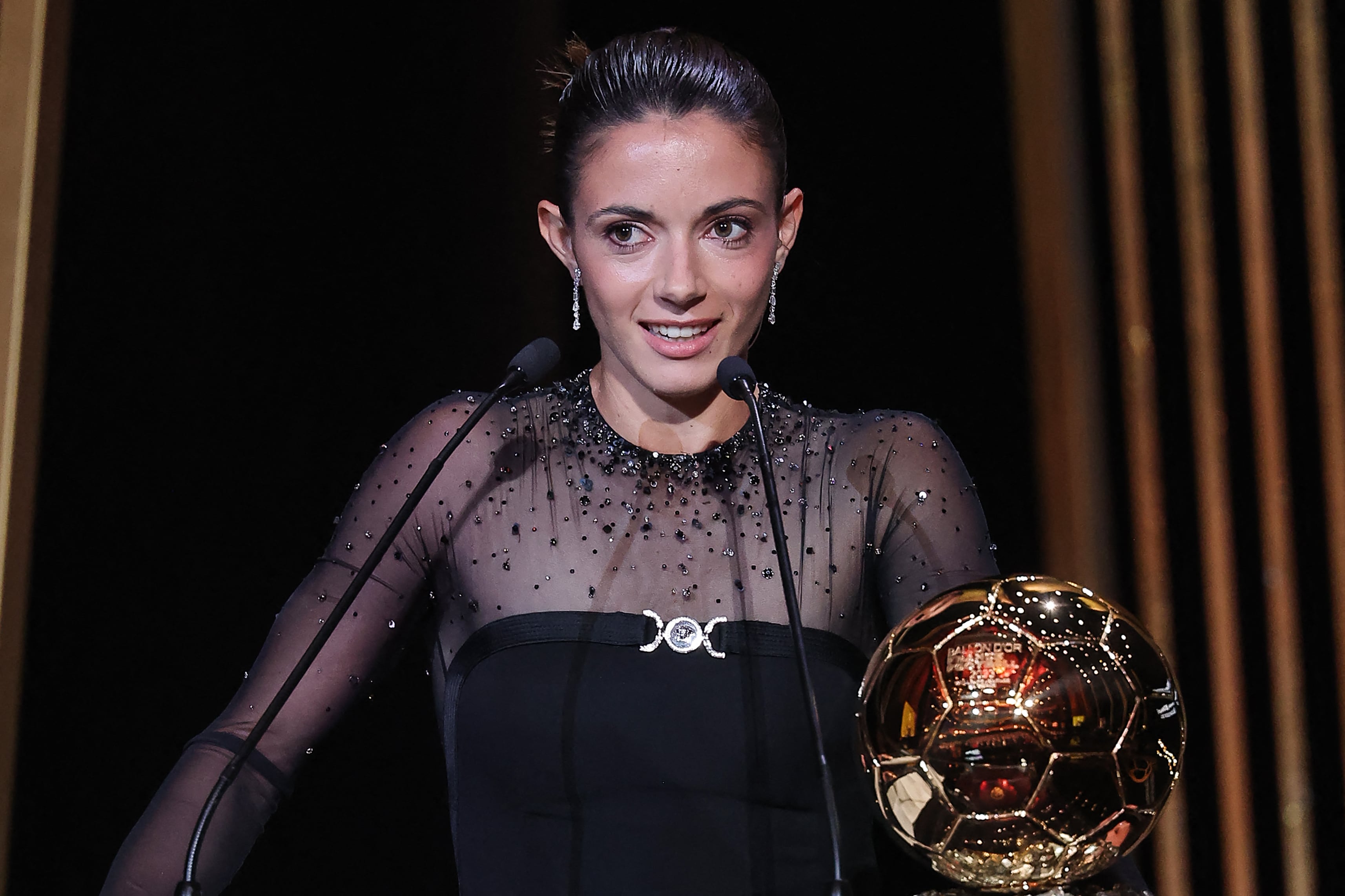 FC Barcelona&#039;s Spanish midfielder Aitana Bonmati reacts on stage with her trophy as she receives the Woman Ballon d&#039;Or award during the 2023 Ballon d&#039;Or France Football award ceremony at the Theatre du Chatelet in Paris on October 30, 2023. (Photo by FRANCK FIFE / AFP) (Photo by FRANCK FIFE/AFP via Getty Images)