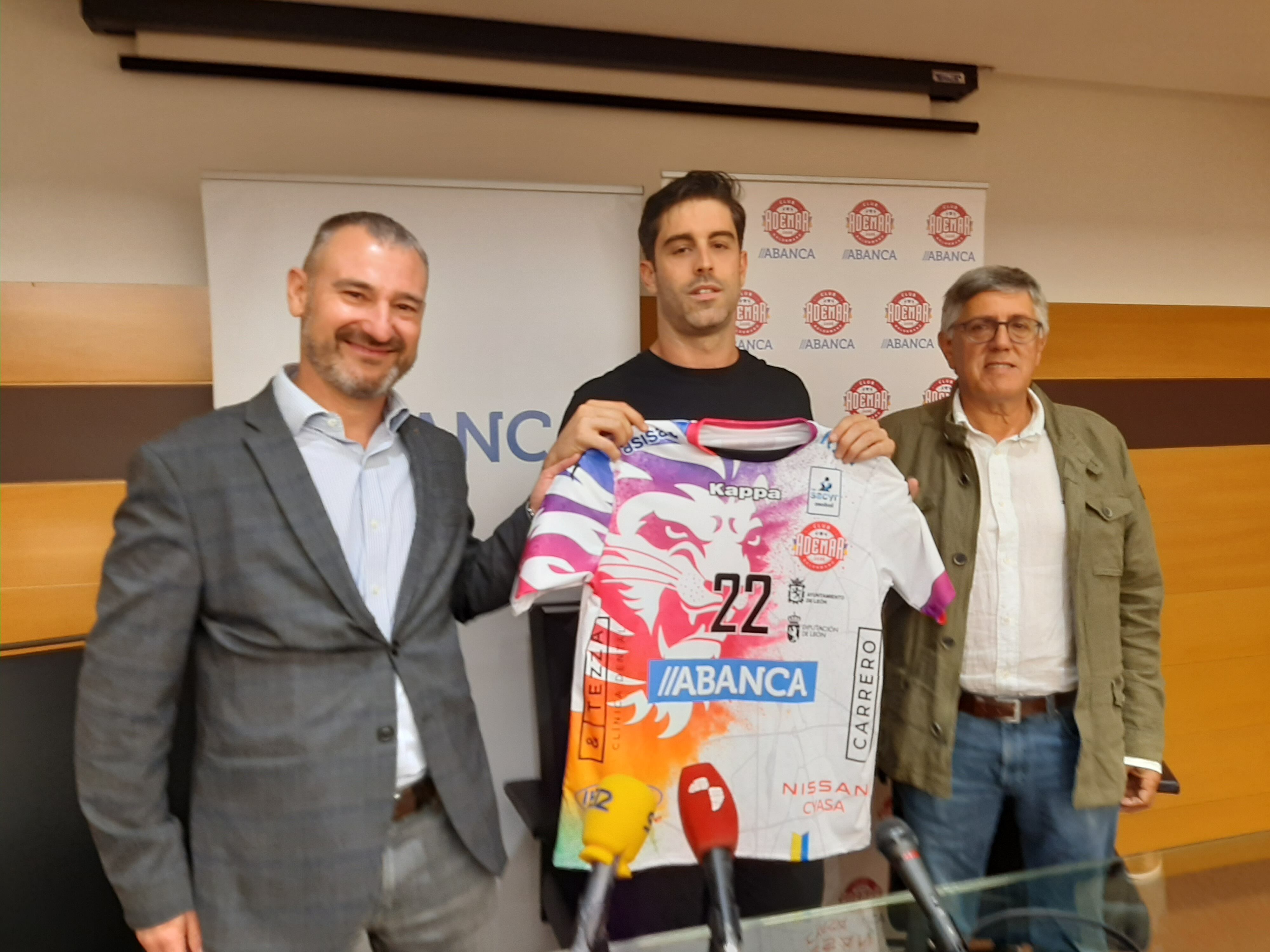 Juan Castro vuelve a lucir la camiseta marista