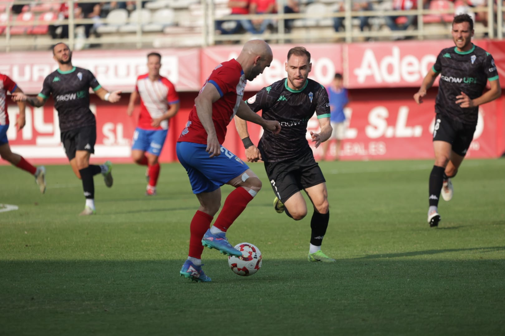 Paris Adot en el partido